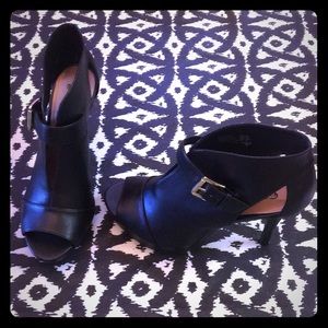 Sexy Brash 9.5 Black Peep Toe Booties 💋